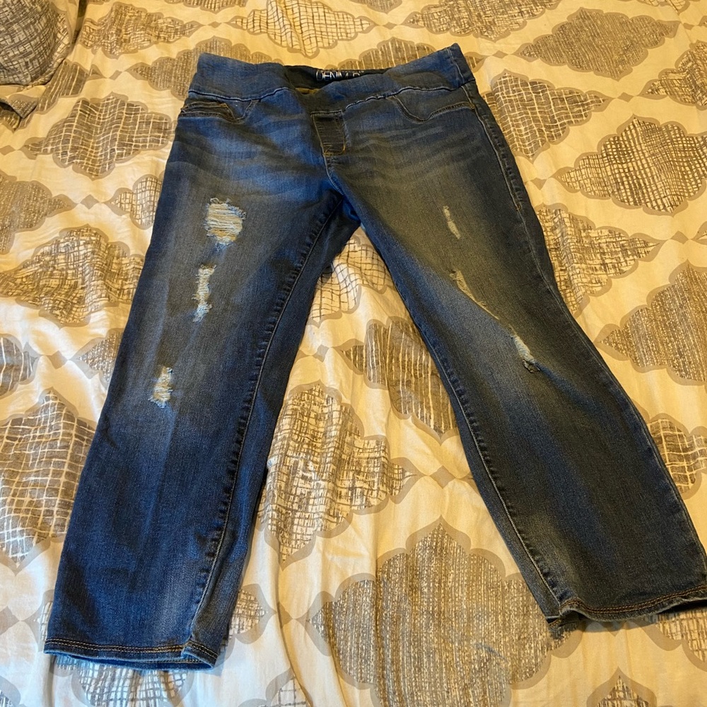 Distressed Capri pants